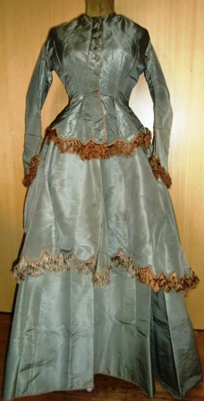 xxM452M Wonderful Gown from 1870